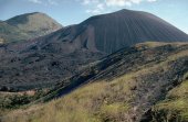 Экстремальные развлечения для туристов на вулкане в Никарагуа